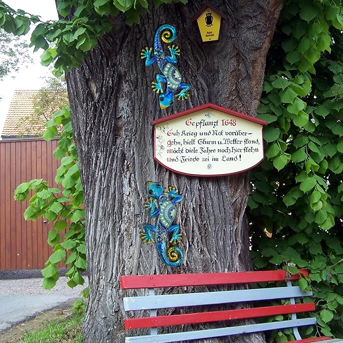 HONGLAND Metal Gecko Wall Art 2Pcs Outdoor Wall Decor Lizard Metal Hanging Wall Decoration Glass Sculpture for Garden Yard Patio Fence Home (Blue)